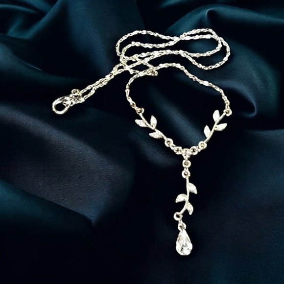 Vintage Silver Tone CZ  Leaf Y Necklace - Picture 2 of 3